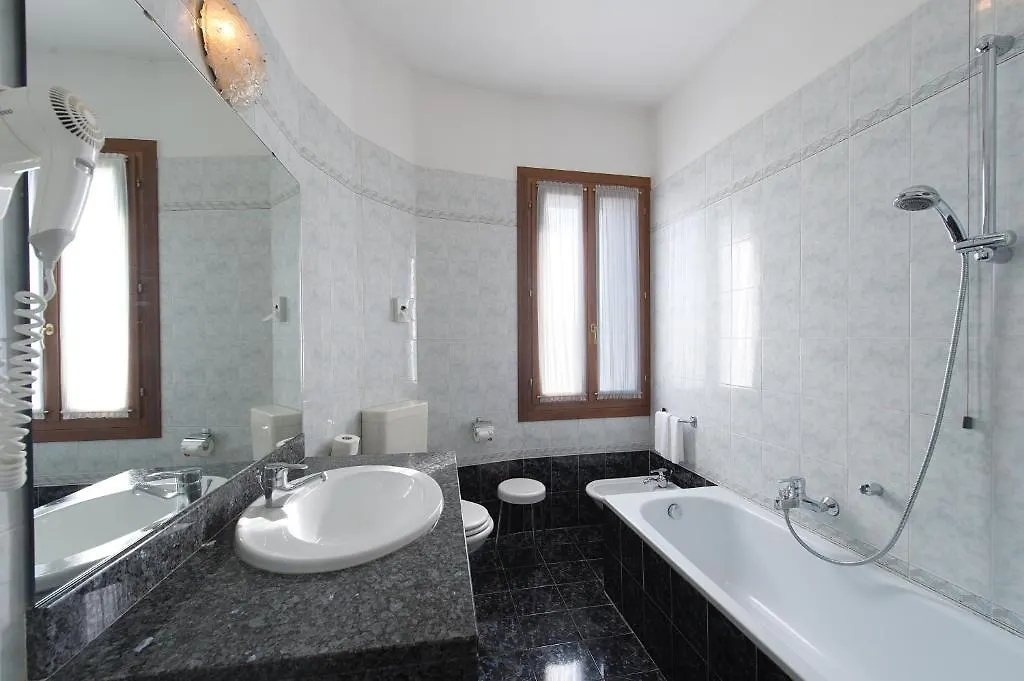 Hotel Cristallo Benátky – Lido 2*,