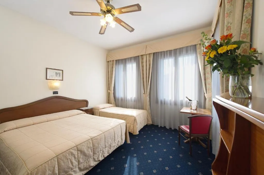 Hotel Cristallo Venetië-Lido 2*,  Italië