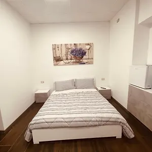 Alojamento de Acomodação e Pequeno-almoço Maura's Gallarate